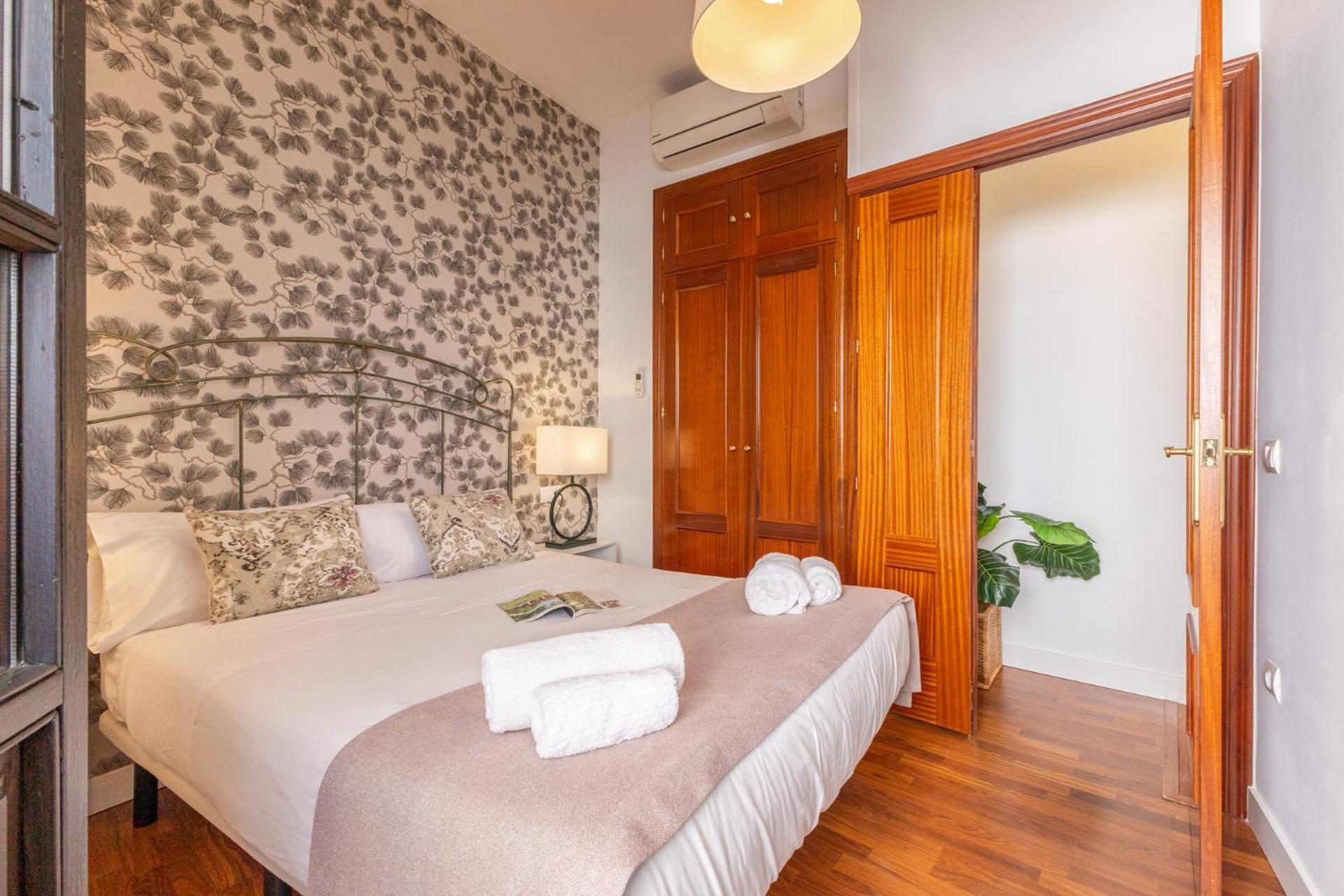 Abades Giralda Deluxe By Valcambre *